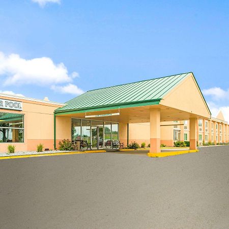 Travelodge By Wyndham Lincoln Airport I-80 Екстериор снимка