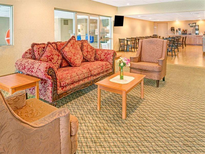 Travelodge By Wyndham Lincoln Airport I-80 Екстериор снимка