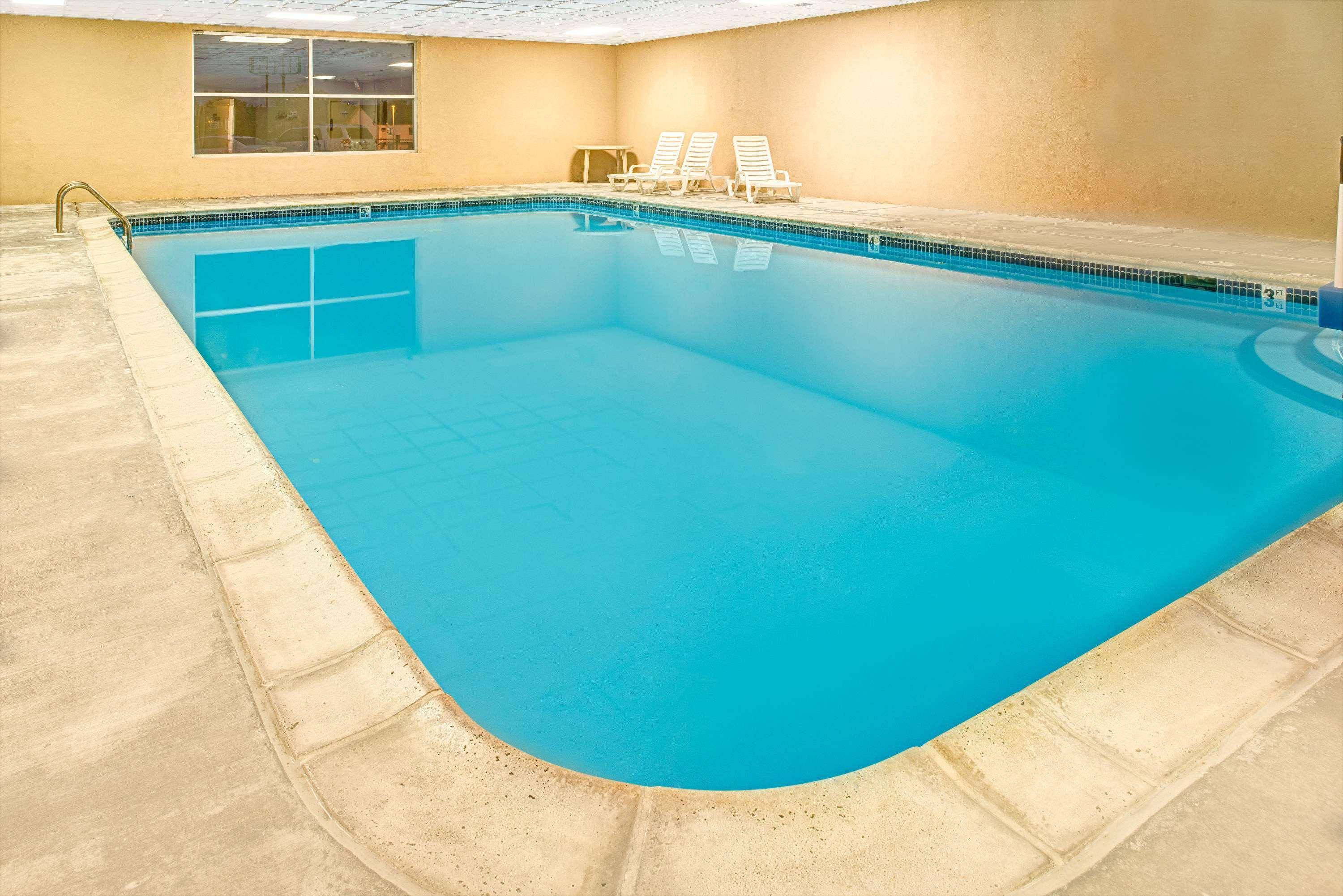 Travelodge By Wyndham Lincoln Airport I-80 Екстериор снимка