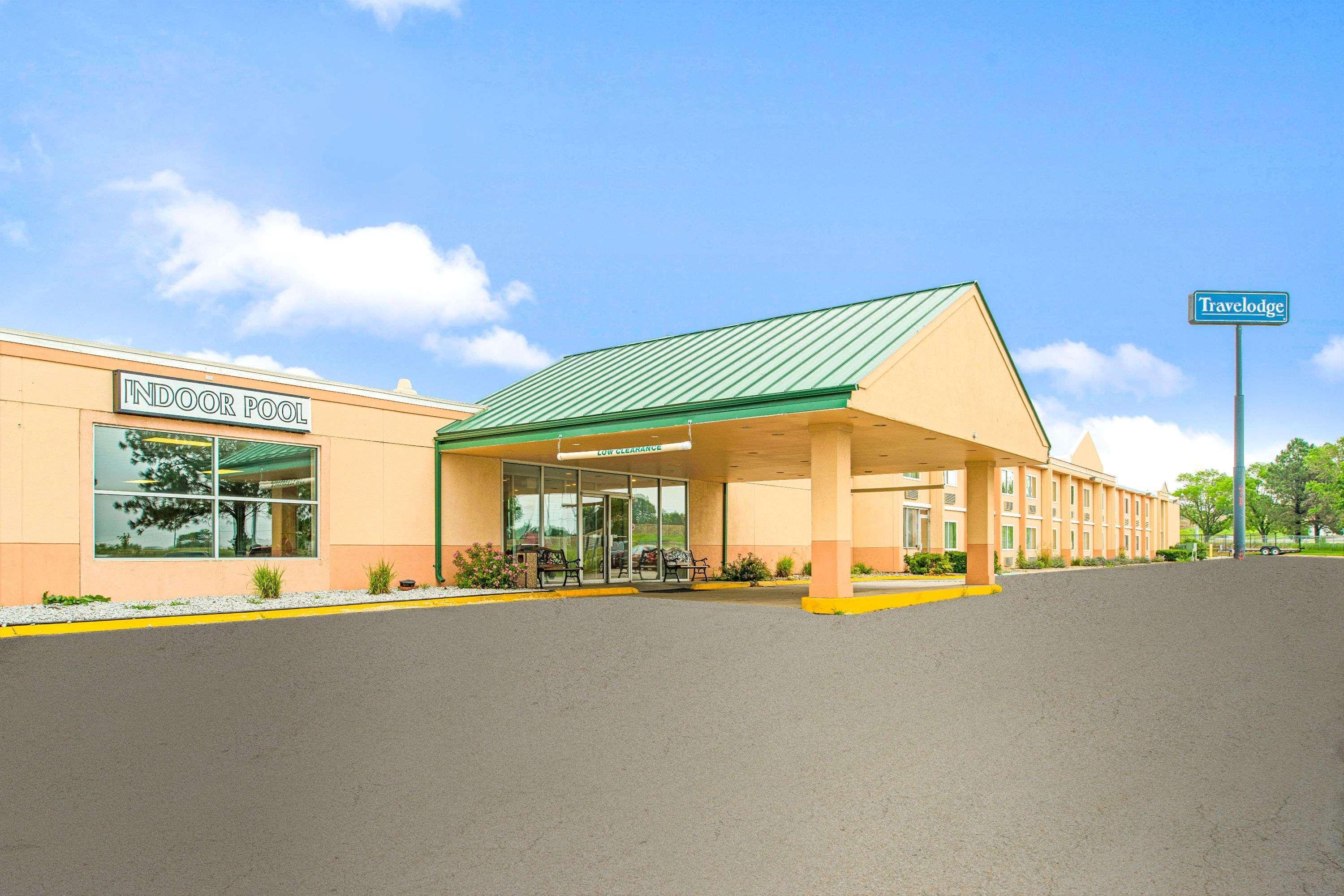 Travelodge By Wyndham Lincoln Airport I-80 Екстериор снимка
