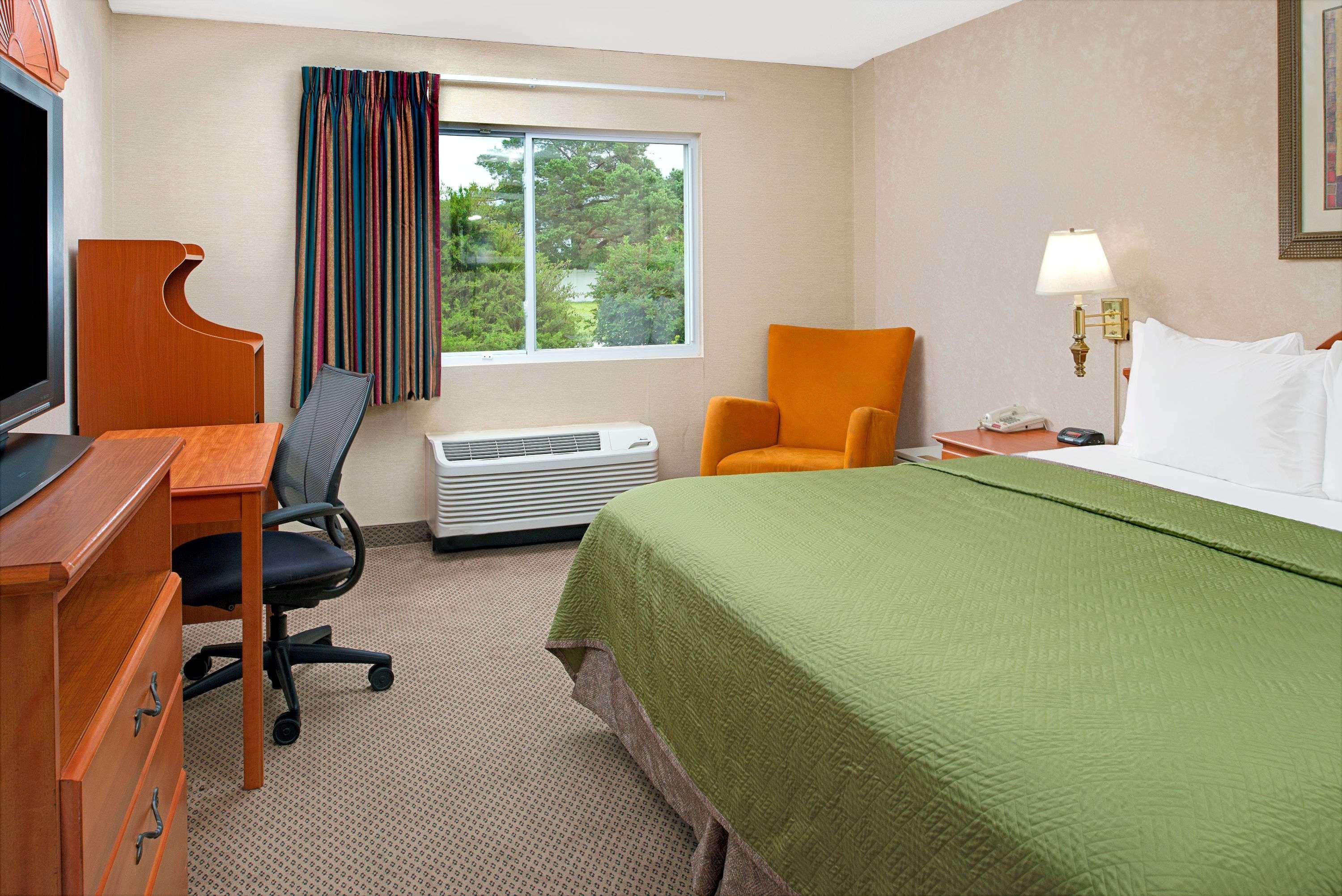 Travelodge By Wyndham Lincoln Airport I-80 Екстериор снимка