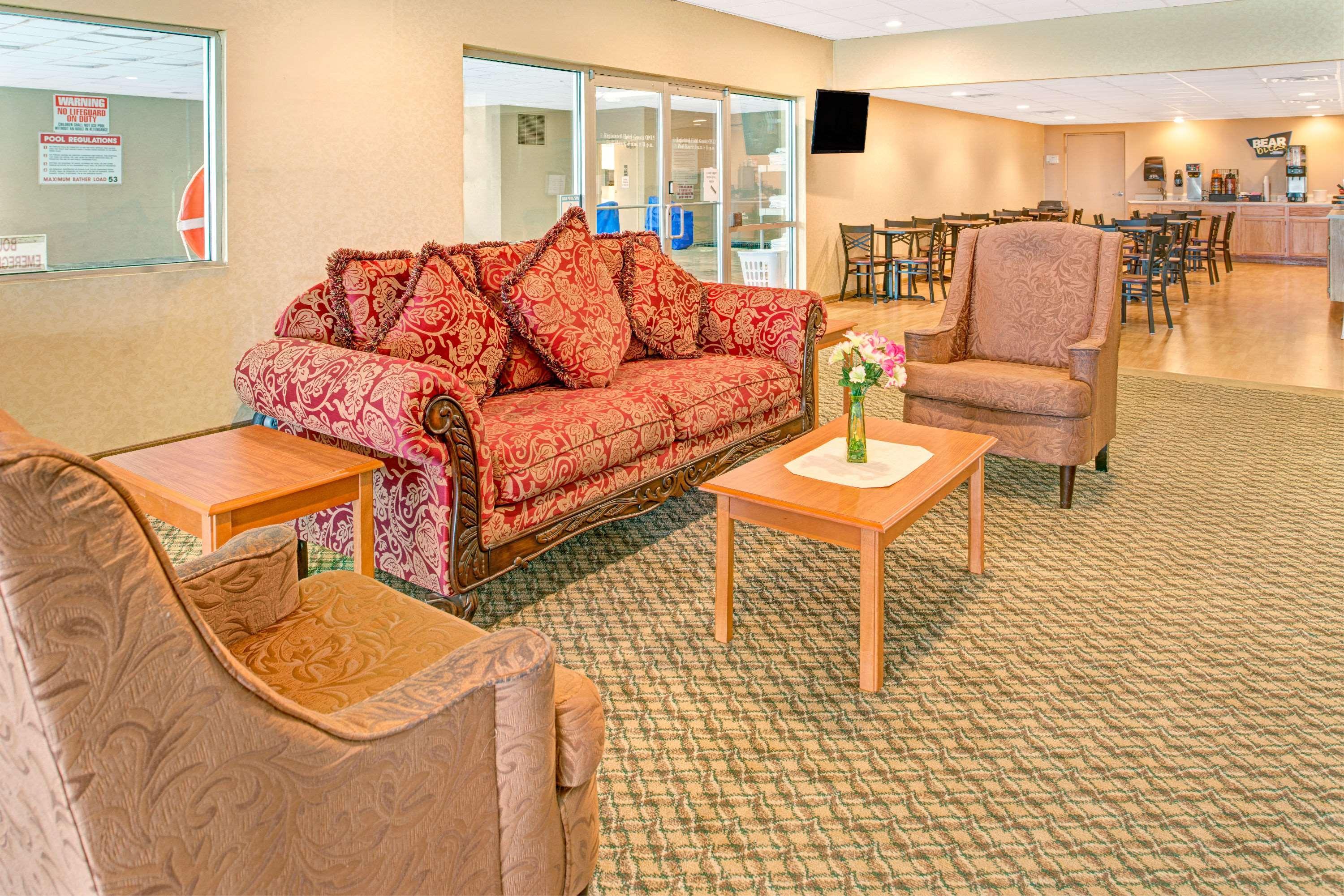 Travelodge By Wyndham Lincoln Airport I-80 Екстериор снимка